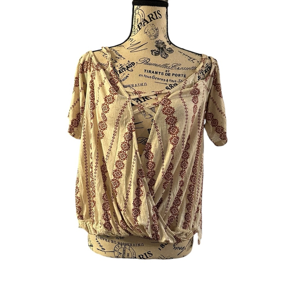 Hem & Thread NWT Size Small cold shoulder poly/rayon blend adorable sexy shirt